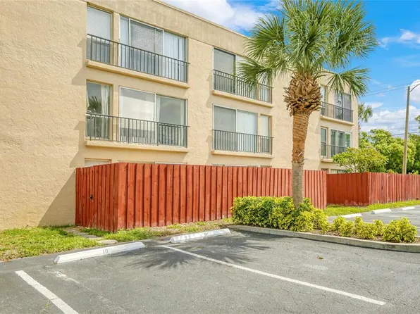 2763 Woodgate Ln APT 110, Sarasota, FL 34231