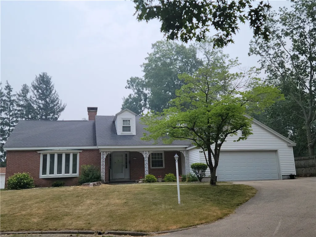 11 Eastmoreland Pl photo 1