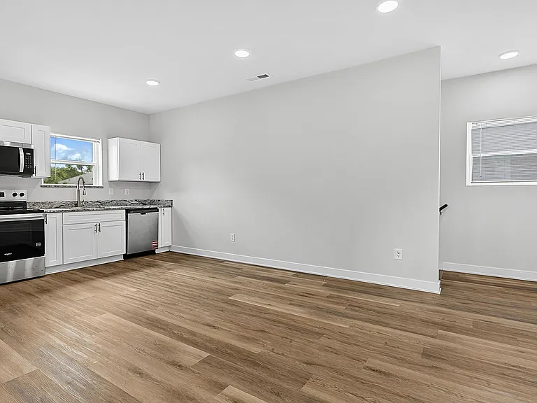 3947 Rookwood Ave #B — Photo 7