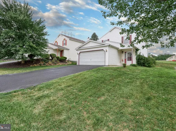 6112 Macarthur Dr, Harrisburg, PA 17112