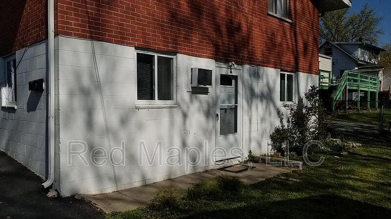 1st image of 3222C Airway Ave