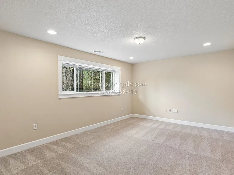 2791 Warwick St — Photo 27