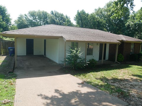 3rd image of 3420 Castle Dr