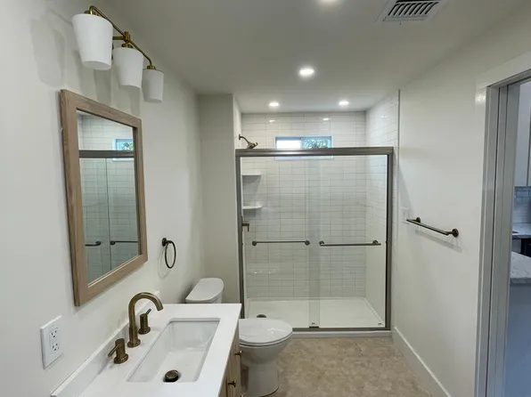 74 Freeport St, East Islip, NY 11730