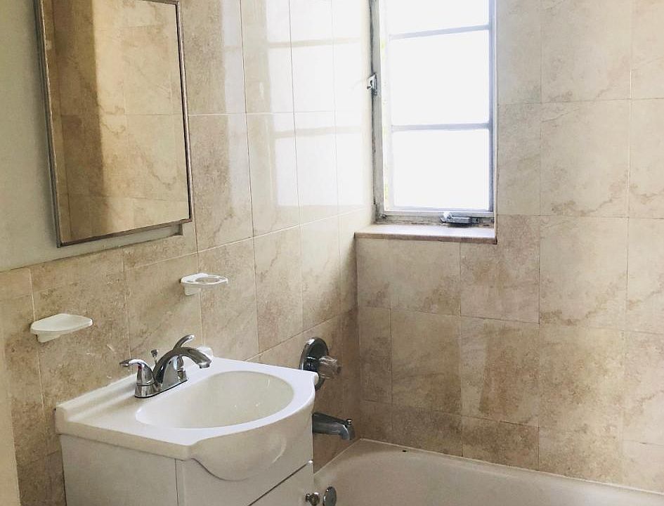 1st image of 415 SE 11th Ct #15