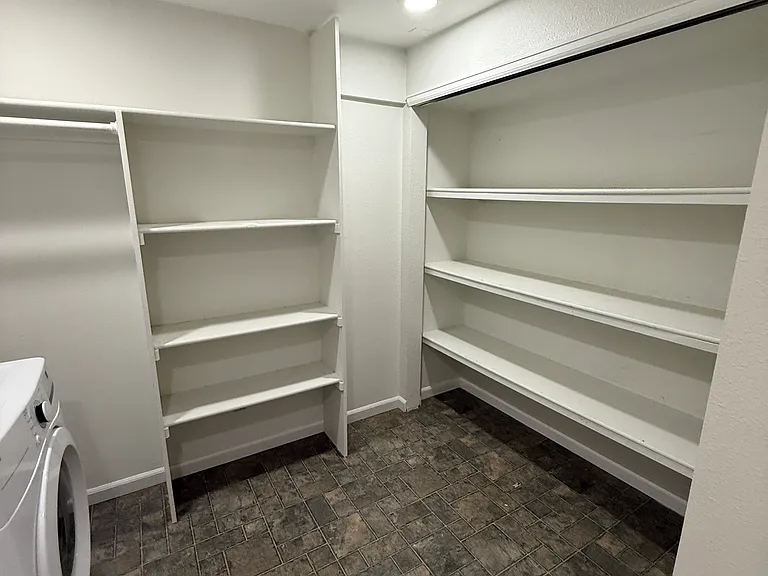 579 W Arrowhead St — Photo 29