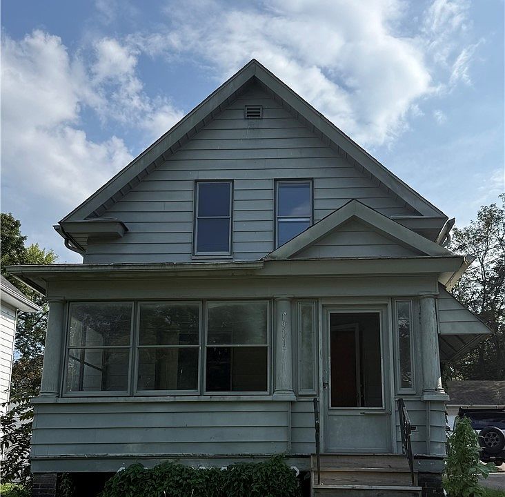 1st image of 1911 Point View Ave