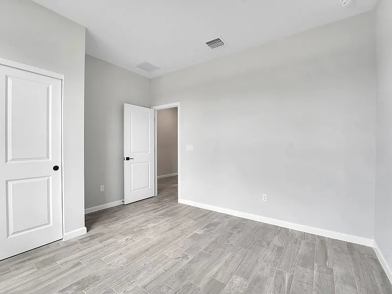 845 SE Courances Dr — Photo 16