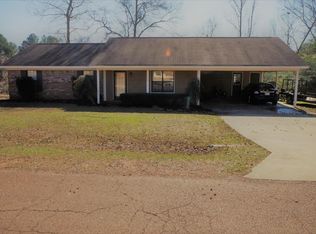 140 Pinewood Dr, Columbus, MS 39702