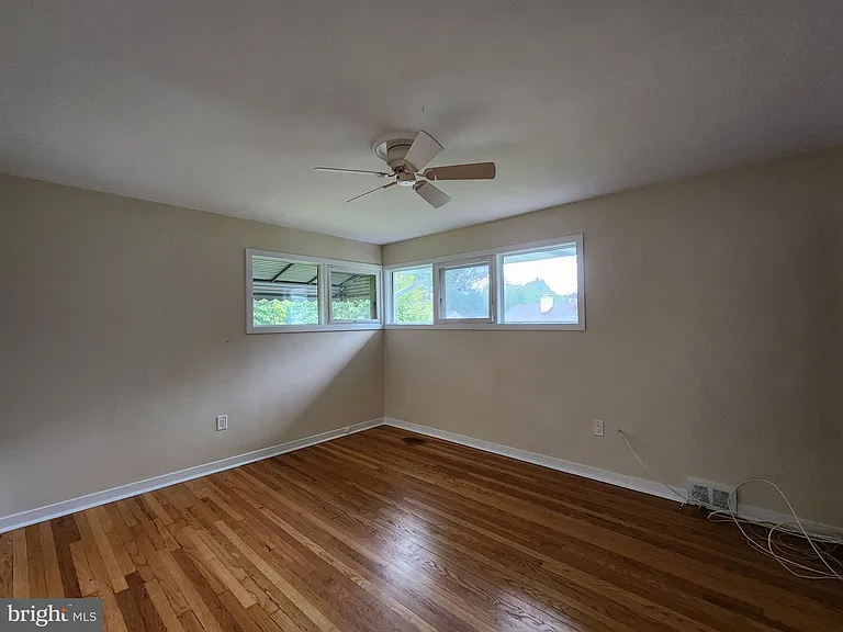 125 Lakedale Dr — Photo 15