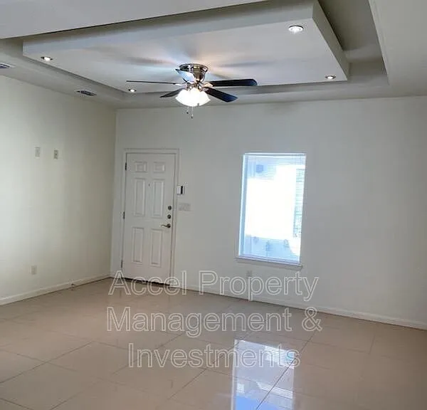 1715 W Smith Dr #2 — Photo 2