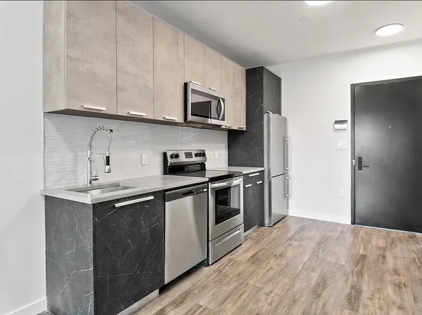 2733 East 12th Street 6I image 2 of 10