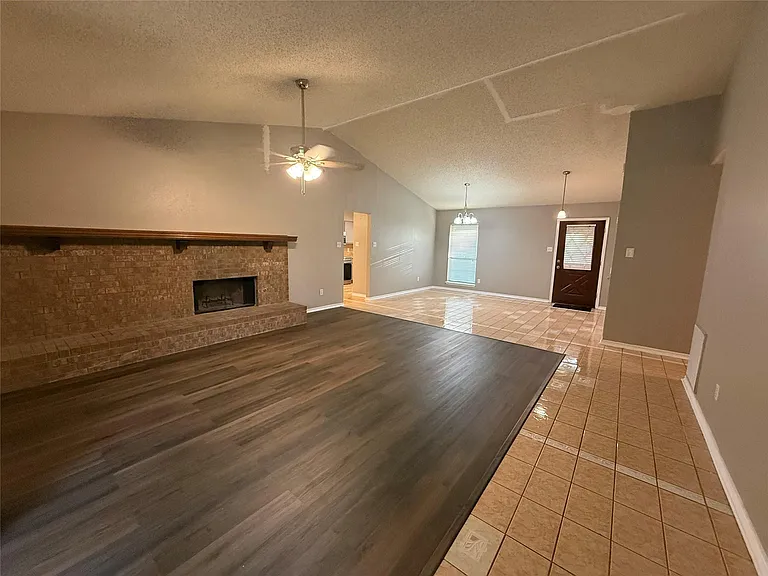 2834 Naples Dr — Photo 5