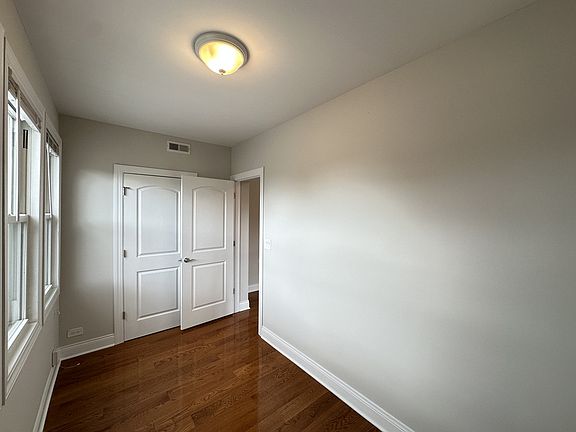 3rd image of 3048 N Milwaukee Ave #G04c