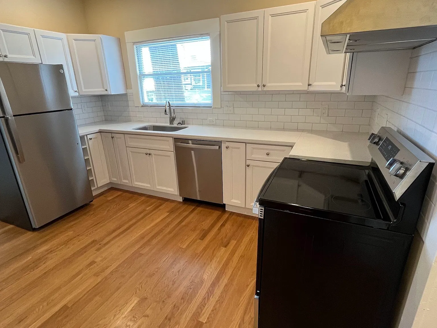 1 bed, 1.0 bath, 850 sqft, $2,500 — Photo 3