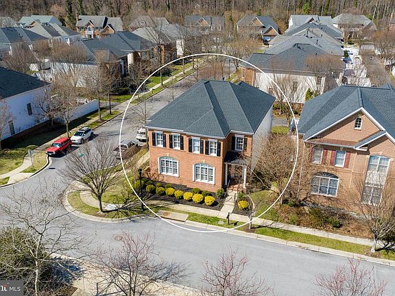 3rd image of 706 Drake Way