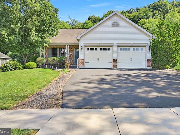 3rd image of 14 Cranberry Ct