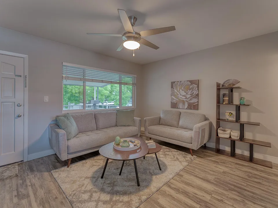 721 E Montebello Ave #203