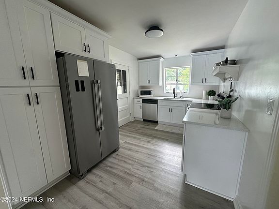 5th image of 6017 ROBBINS Circle N
