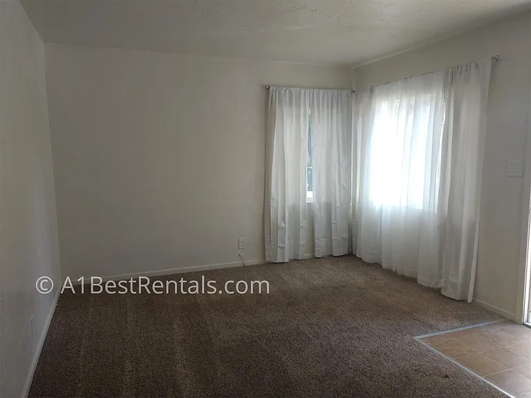 427 Corson Ave — Photo 5