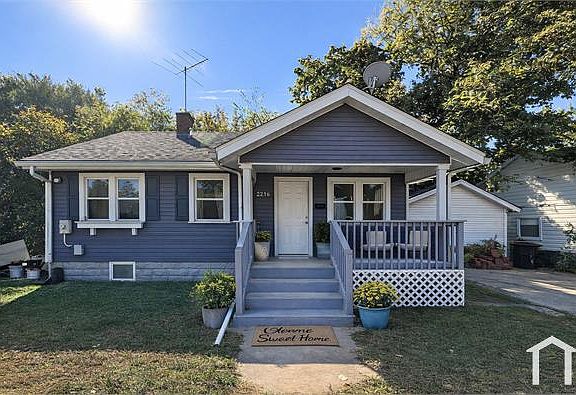 3rd image of 2218 Green St