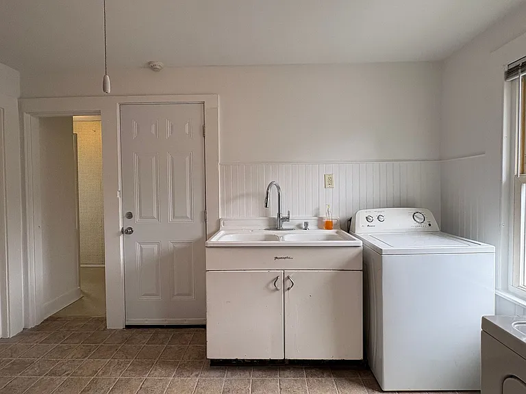48 Gridley St - Blue Pod — Photo 2