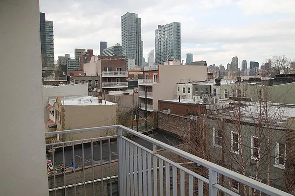 Rented by Space Marketing Shop | media 17