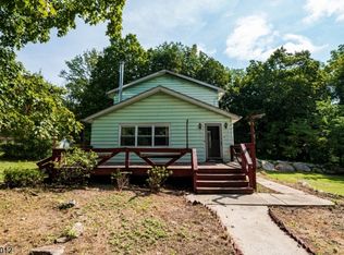 27 Herman Thau Rd, Annandale, NJ 08801