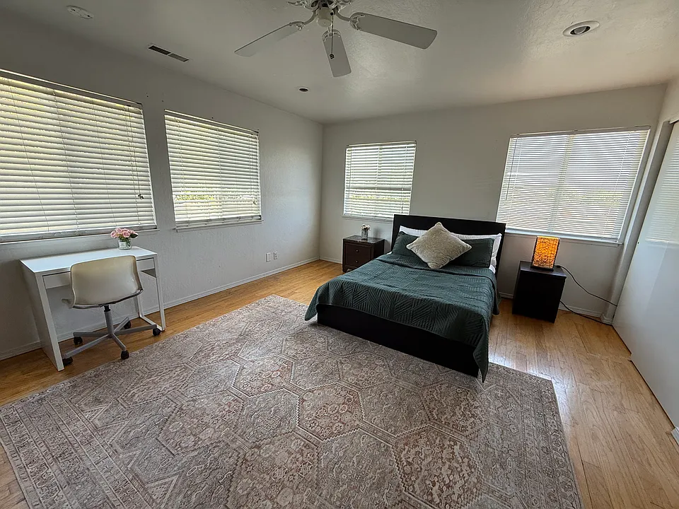 786 Santa Paula Ave