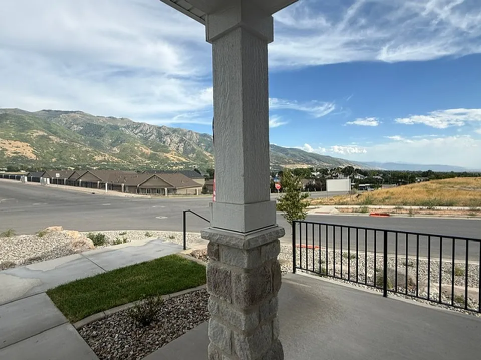 3090 N 1675 E