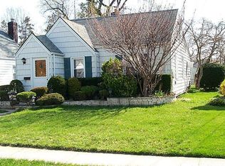 44 James St, New Hyde Park, NY 11040