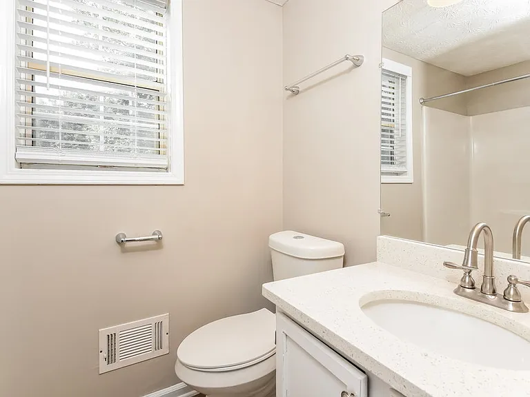 2405 Betsy Ct SW — Photo 17