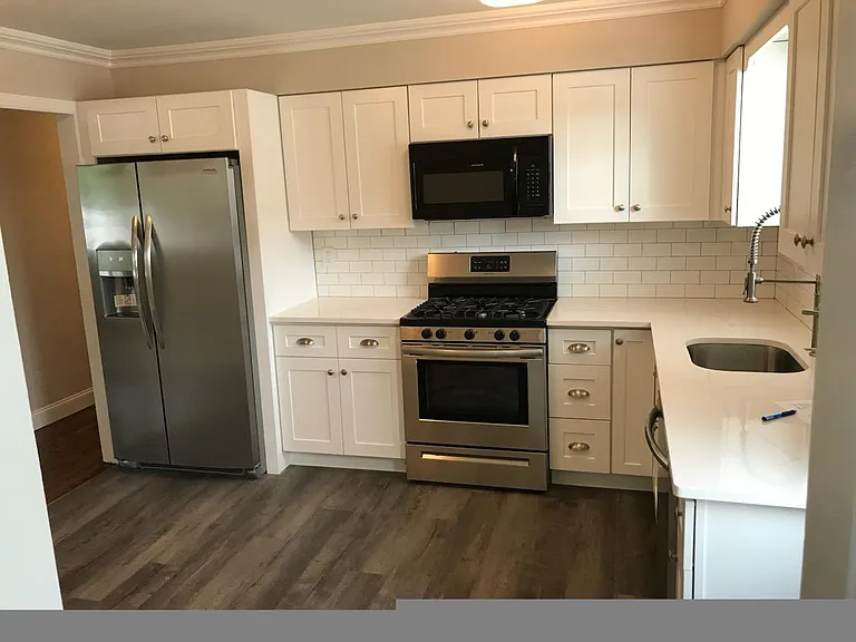 W Pulaski Rd — Photo 1
