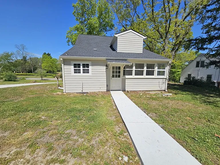 1120 Morningside Dr — Photo 3