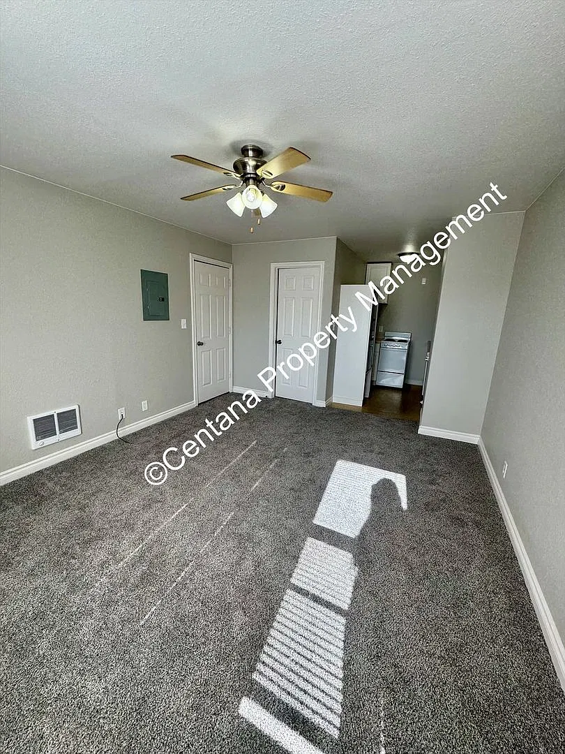 418 E Second St — Photo 3