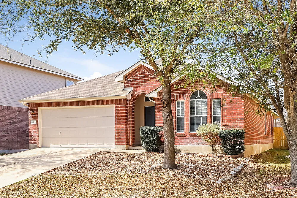 3 bed, 2.0 bath, 1856 sqft, $1,990 — Photo 3