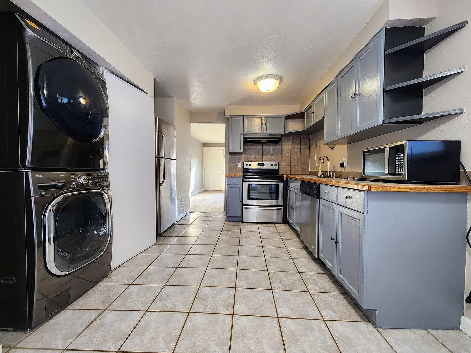2 bed, 835 sqft, $1,700 — Photo 1