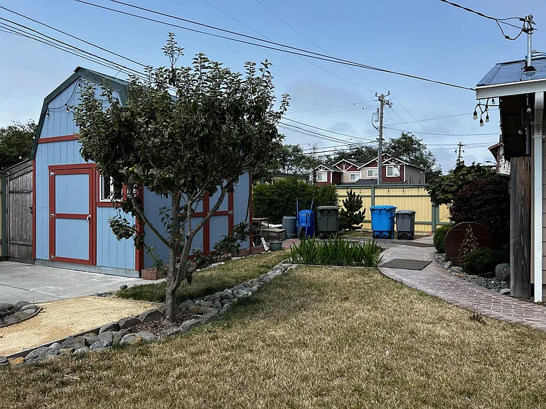 1109 Thomas St — Photo 7