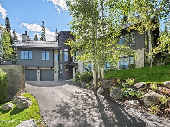 3rd image of 32 Elk Ridge Ln