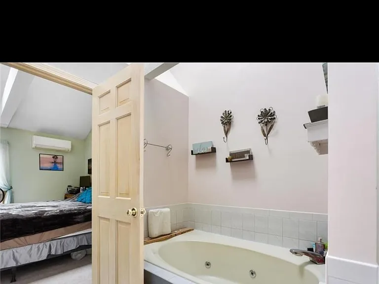 60 Oak Hill Ln #B — Photo 2