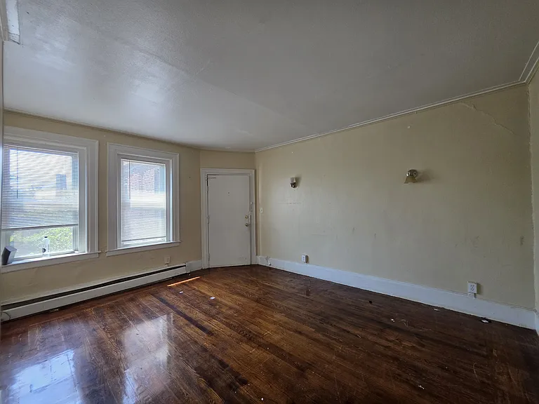701 Howard Ave #4B — Photo 4