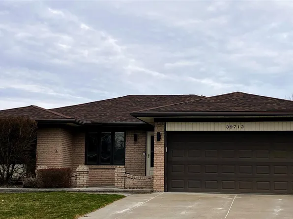 39712 Crystal Dr, Sterling Heights, MI 48310
