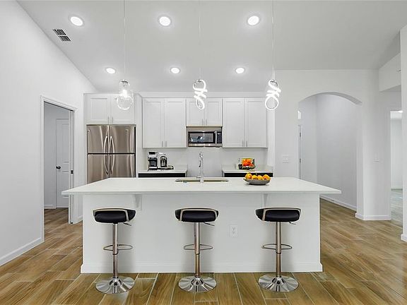 3rd image of 224 GLADIOLA COURT