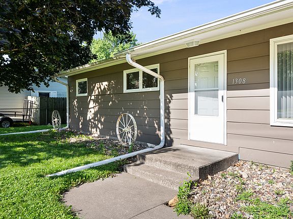 3rd image of 1308 1st St