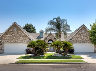 302 W Everglade Ave, Clovis, CA