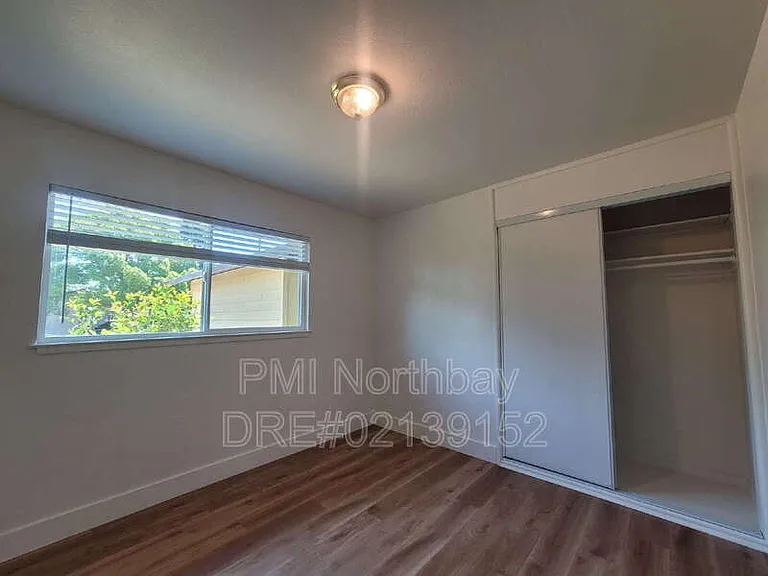 1019 Wallace St — Photo 11