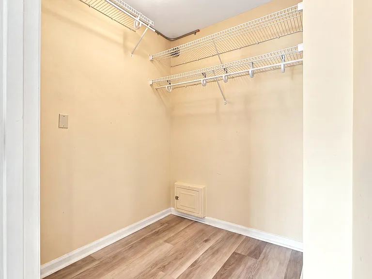 20 Hammond Pond Pkwy #208 — Photo 18