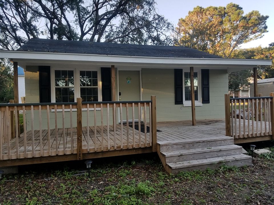 Spacious front porch