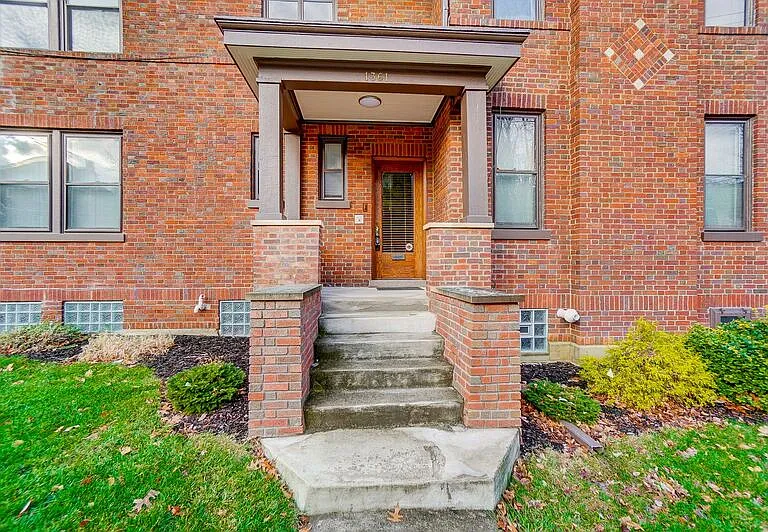 2881 Observatory Ave #2 — Photo 5