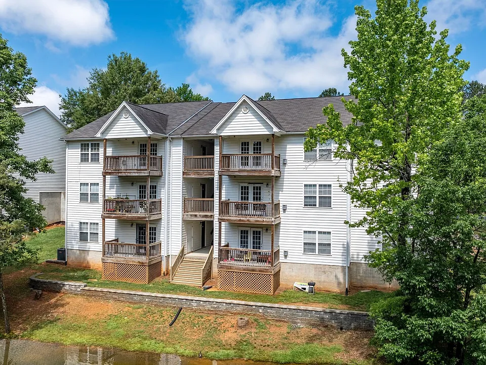 Lakeview Apartments